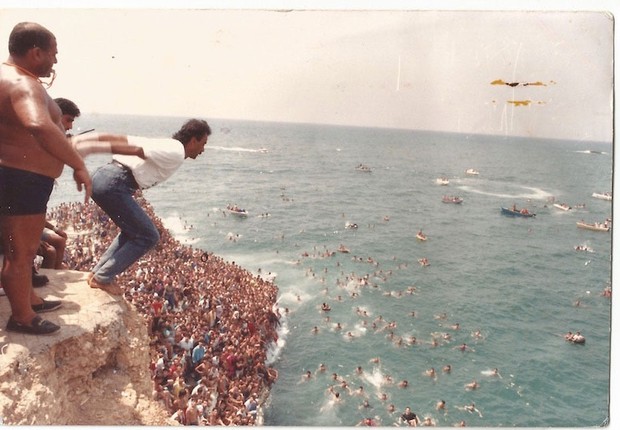 Local reúne multidões para prática de saltos ornamentais, há algumas gerações (Foto: The Civil Campaign to Protect Dalieh)