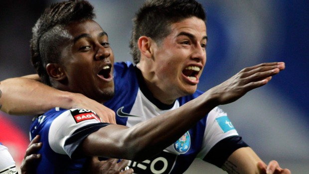 Kelvin e James Rodriguez comemoram gol do Porto sobre o Braga (Foto: EFE)