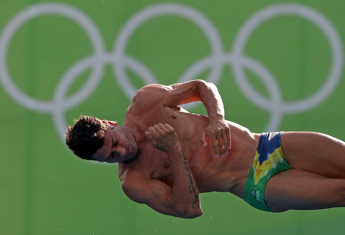 Hugo Parisi, nas eliminatórias da plataforma de 10m dos saltos ornametais na Rio 2016 (Foto: Satiro Sodré / SSPress / CBDA)