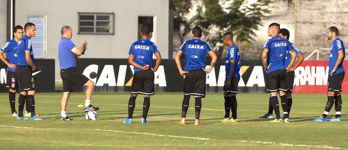 Renato Augusto, Luciano ou Danilo? Mano mantém dúvida para o clássico
