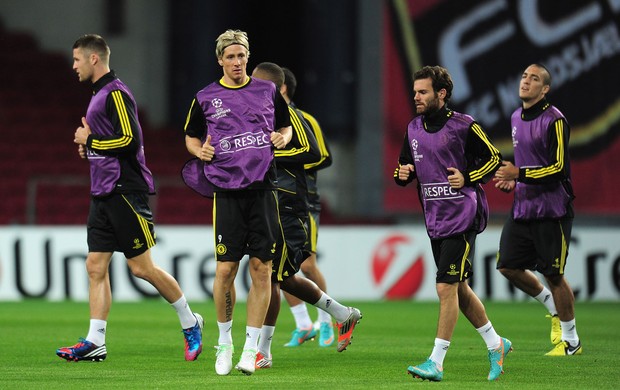 Fernando Torres e Juan Mata treino Chelsea (Foto: Getty Images)