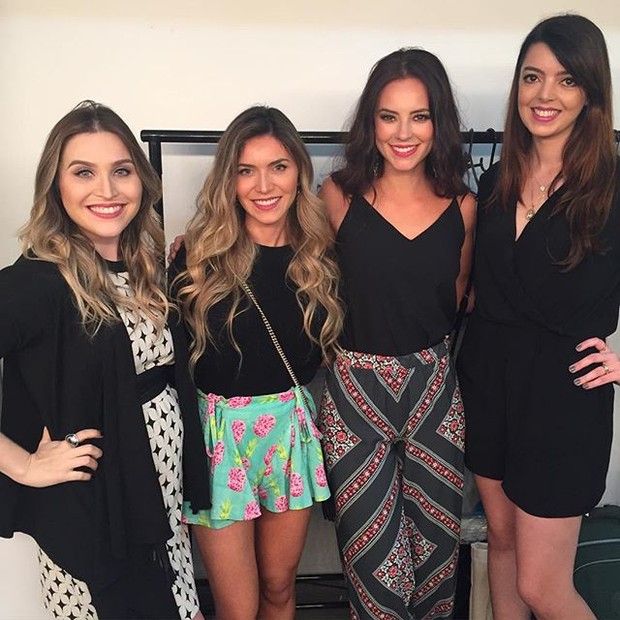 Paola Oliveira entre as blogueiras Lia Camargo, Jessica Belcost e Lu Ferreira (Foto: Reprodução/Instagram)