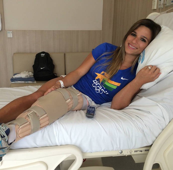 Jade tem alta do hospital após cirurgia e começará fisioterapia (Foto: Reprodução)