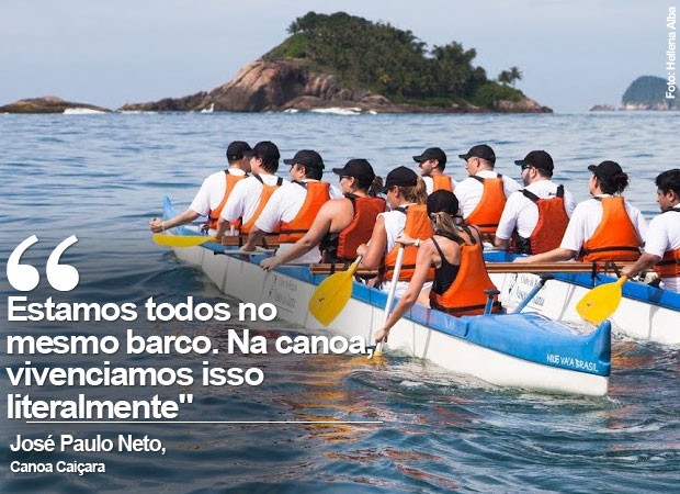 Remar em canoas em alto-mar é técnica de Team Building  (Foto: Helena Alba)