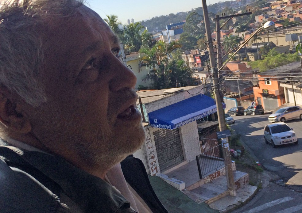 Sotero Brasil, tio de Thiago, mostra o salão de cabeleireiro onde sobrinho chegou a trabalhar (Foto: Kleber Tomaz/G1)