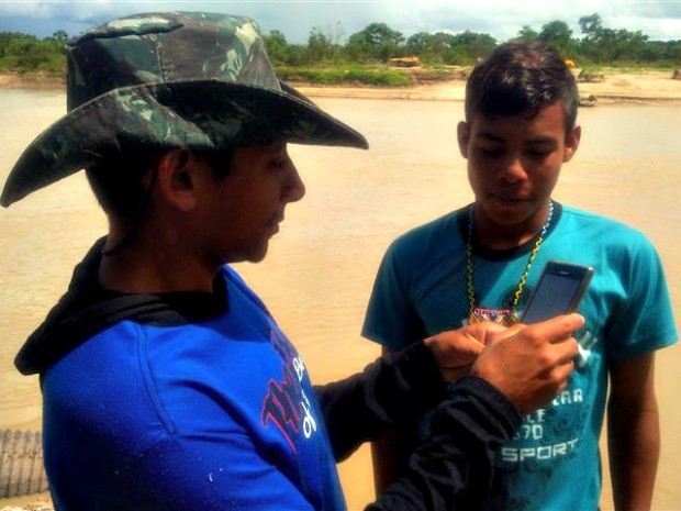 Pescadores de Feijó estão monitorando rios e lagos com a ajuda de três aplicativos de celular (Foto: Divulgação/WWF)