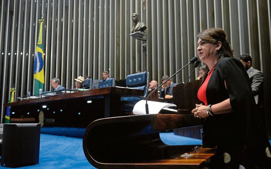A senadora Kátia Abreu,do PMDB.Ela diz que foi pressionada a manter Gonçalves no cargo quando foi ministra da Agicultura (Foto: Jefferson Rudy/Agência Senado) A senadora Kátia Abreu,do PMDB.Ela diz que foi pressionada a manter Gonçalves no cargo quando foi ministra da Agicultura (Foto: Jefferson Rudy/Agência Senado)