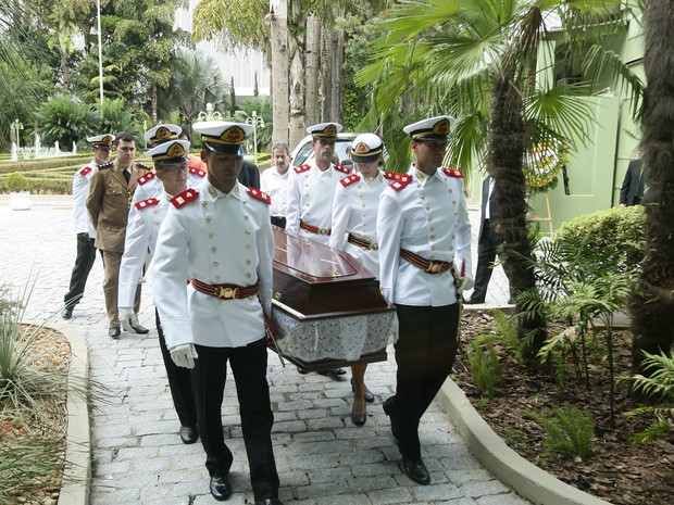 Corpo do ex-governador Mauro Borges é velado no Palácio das Esmeraldas, em Goiânia, Goiás (Foto: Sebastião Nogueira/O Popular) Corpo do ex-governador Mauro Borges é velado no Palácio das Esmeraldas, em Goiânia, Goiás (Foto: Sebastião Nogueira/O Popular)