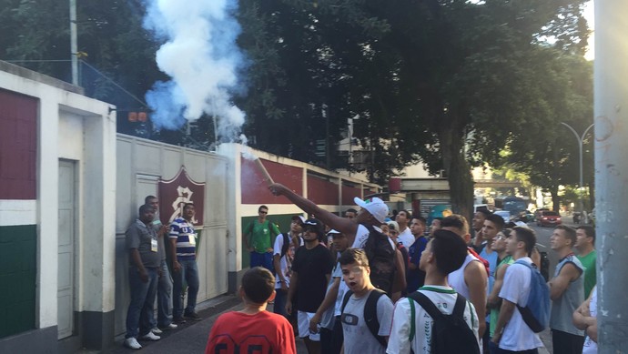 Protesto torcida Fluminense nas Laranjeiras (Foto: Edgard Maciel de Sá) Protesto torcida Fluminense nas Laranjeiras (Foto: Edgard Maciel de Sá)