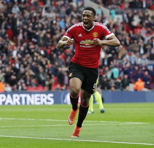 Martial comemora o segundo gol do United (Foto: Reuters / Eddie Keogh)