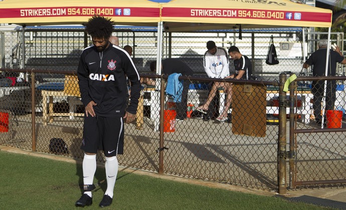 Fora dos testes, Cristian não põe data para jogar: 