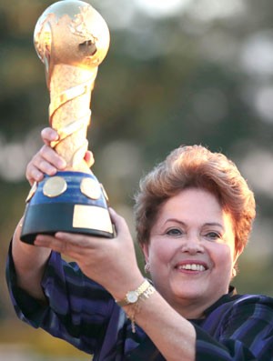 Seleção Brasileira com a Dilma (Foto: Agência Reuters)