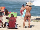 Gracyanne Barbosa exibe o popozão - tamanho G - em dia de praia no Rio