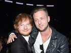 Uepa! Ed Sheeran pega nas partes íntimas de Ryan Tedder