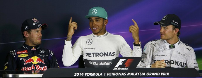 Sebastian Vettel, Lewis Hamilton e Nico Rosberg na coletiva de imprensa após o treino classificatório para o GP da Malásia (Foto: Reuters)