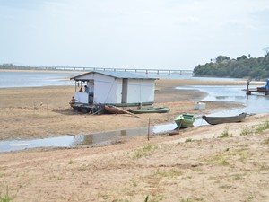 Seca no Rio Branco é considerada a maior dos últimos vinte anos (Foto: Marcelo Marques/G1)