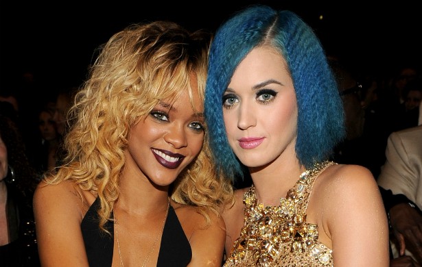 Quem disse que divas pop só rivalizam? Rihanna e Katy Perry se dizem grandes amigas. (Foto: Getty Images)