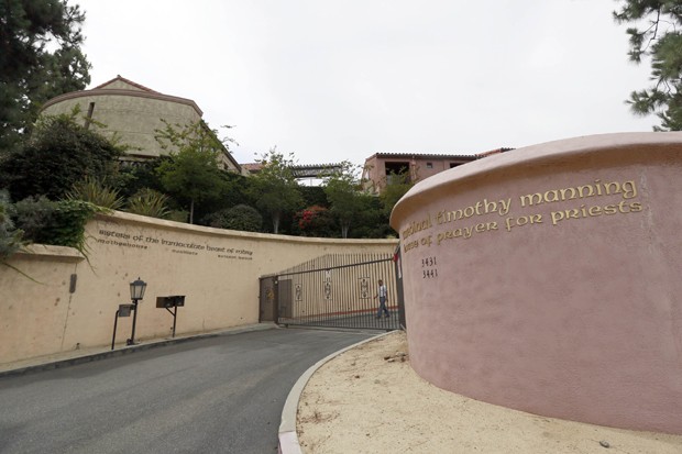 Entrada do convento que Katy Perry quer transformar em sua mansão em Los Angeles (Foto: AP/Nick Ut) Entrada do convento que Katy Perry quer transformar em sua mansão em Los Angeles (Foto: AP/Nick Ut)