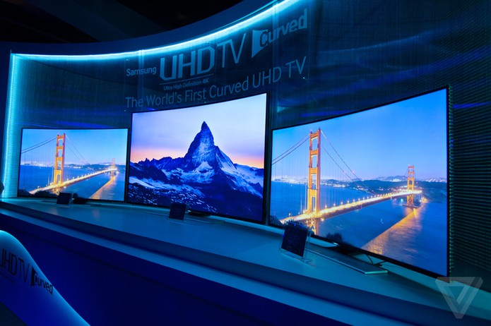 Novas TVs curvadas da Samsung prometem muita qualidade (Foto: Reprodução/The Verge)