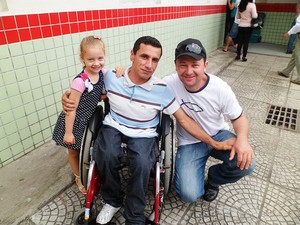 Marcelo Duarte, de 38 anos, mesmo sendo cadeirante não abre mão do seu direito de voto. Para facilitar seu acesso, sua zona eleitoral é sempre térrea. (Foto: Elaíse Cidral/ De Olho no Voto)
