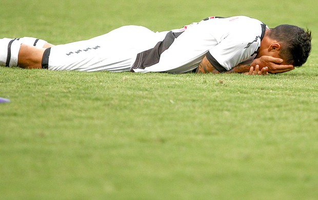 Vasco dá vexame, toma 5 do Atlético e é rebaixado