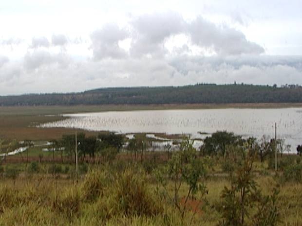 represa Furnas seca (Foto: Reprodução/Tv Integração) represa Furnas seca (Foto: Reprodução/Tv Integração)