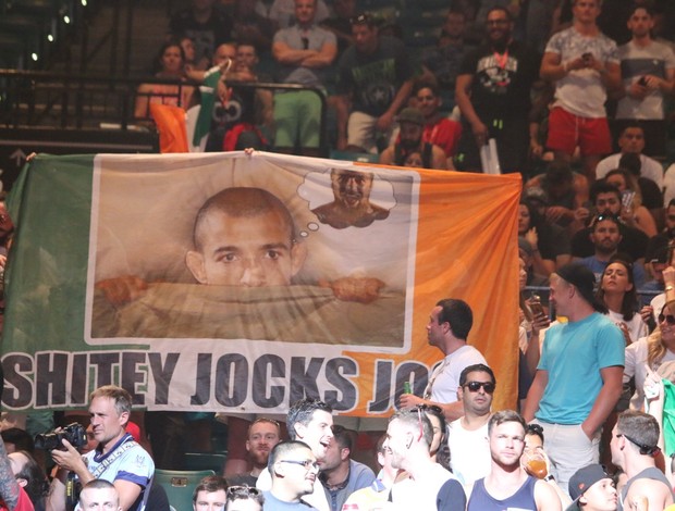 Torcida pesagem UFC 189