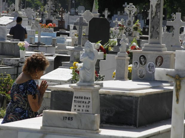 Cerca de 40 mil pessoas devem visitar o cemitério Santa Isabel, em Belém, no Dia dos Pais. (Foto: Paula Sampaio/ O Liberal)