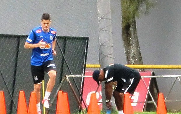 Miralles, Santos (Foto: Lincoln Chaves / Globoesporte.com)