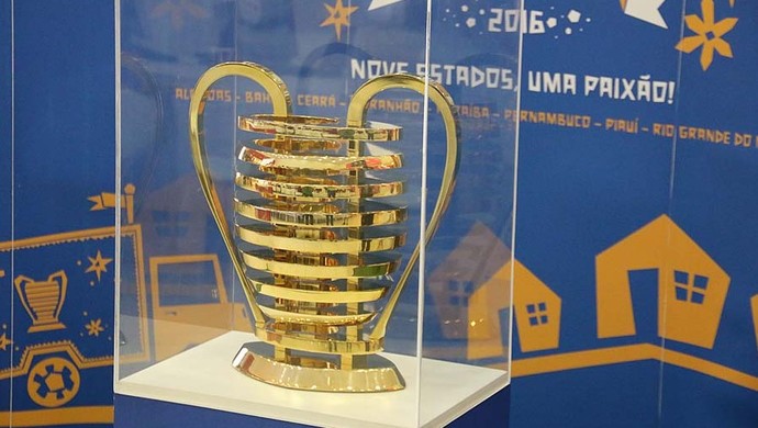 Troféu da Copa do Nordeste em Natal (Foto: Elias Medeiros)