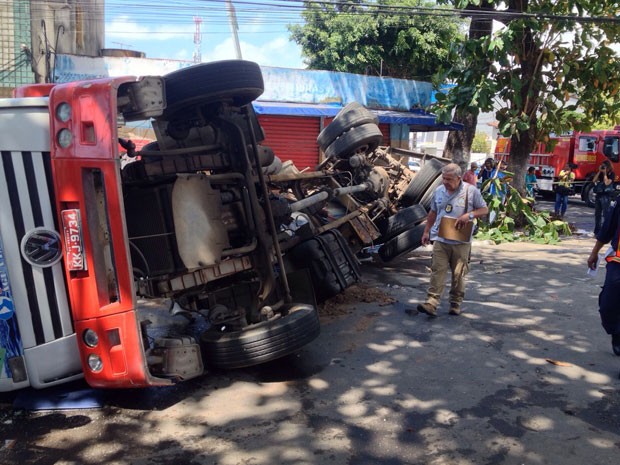 G1 Acidente Entre ônibus E Carro Pipa Deixa Feridos Na Zona Norte Do