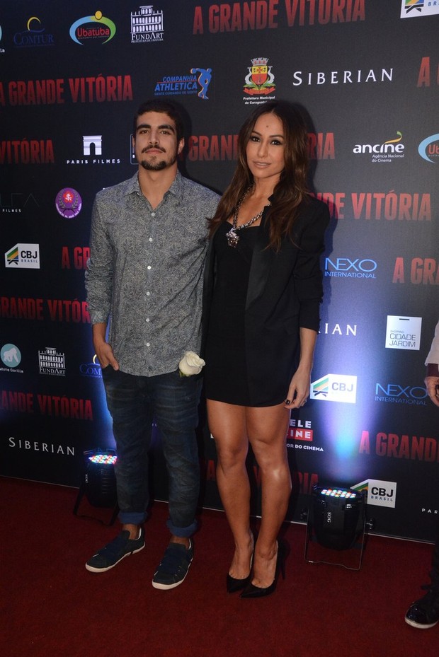 Caio Castro e Sabrina Sato na pré-estreia do filme A Grande Vitória (Foto: Caio Duran e Thiago Duran/AgNews)