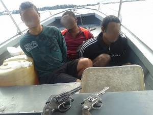 Suspeitos de atuar como 'piratas' são presos em embarcação no Pará Breves (Foto: Divulgação/Polícia Civil)
