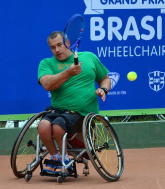 Carlos Santos Jordan tênis cadeira de rodas (Foto: Danilo Sardinha/GloboEsporte.com)