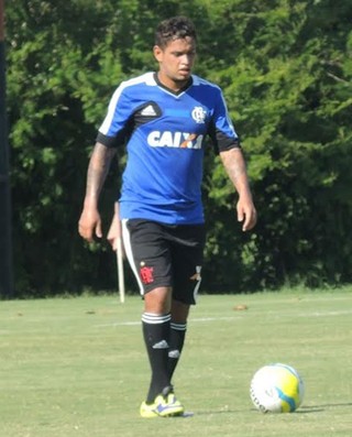 Carlos Eduardo treino Flamengo (Foto: Cahê Mota)