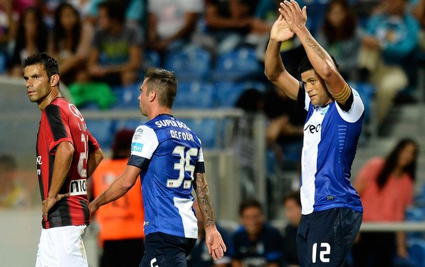Hulk porto gol olhanense (Foto: Agência AFP)