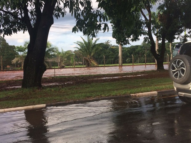 G1 Chuva Provoca Quedas De Muros E Pontos De Alagamento Em Campinas