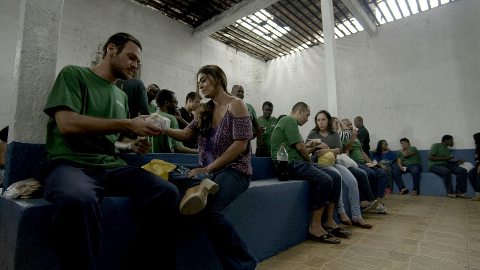Bibi faz nova visita ao marido (Foto: TV Globo)