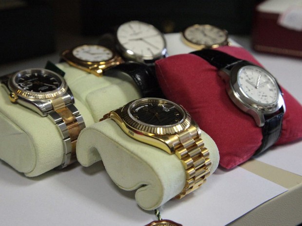 Relógios de luxo também foram apreendidos pelos policiais federais na Operação Calicute (Foto: Divulgação/Polícia Federal)