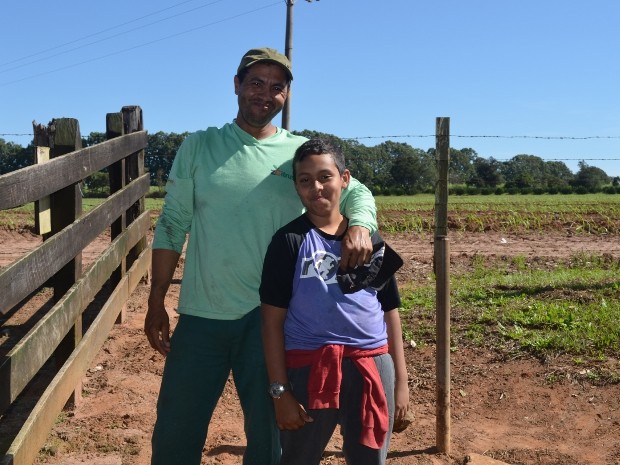 Pai e filho retomam suas vidas em fazenda de Limeira  (Foto: Luiz Felipe Leite/G1)