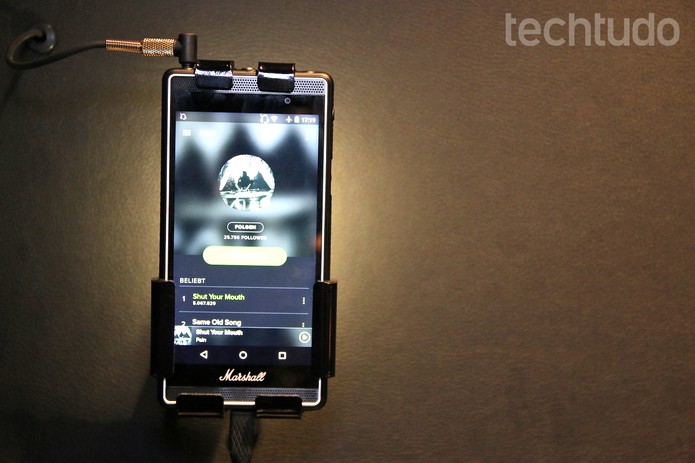 Marshall London Phone tem duas entradas para fone de ouvido (Foto: Laura Martins/TechTudo) Marshall London Phone tem duas entradas para fone de ouvido (Foto: Laura Martins/TechTudo)