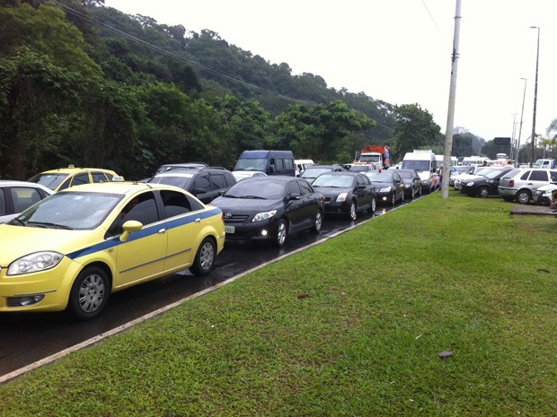 Congestionamento próximo ao Riocentro (Foto: Christiano Ferreira/G1)