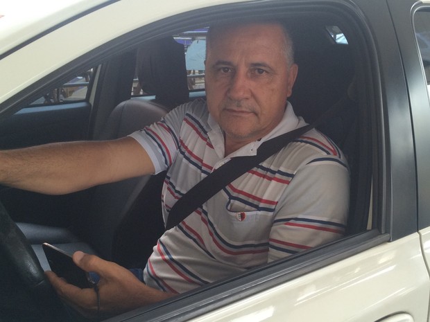 Taxista Adolfo da Silva crê que desconto não chegará aos consumidores Goiânia Goiás (Foto: Vanessa Martins/G1)