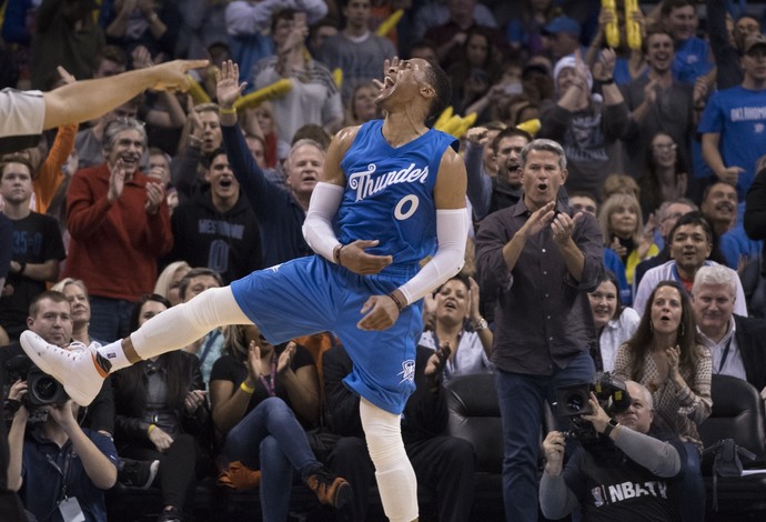 Russell Westbrook vibra muito com ponto diante dos Timberwolves (Foto: J Pat Carter/Getty Images) Russell Westbrook vibra muito com ponto diante dos Timberwolves (Foto: J Pat Carter/Getty Images)