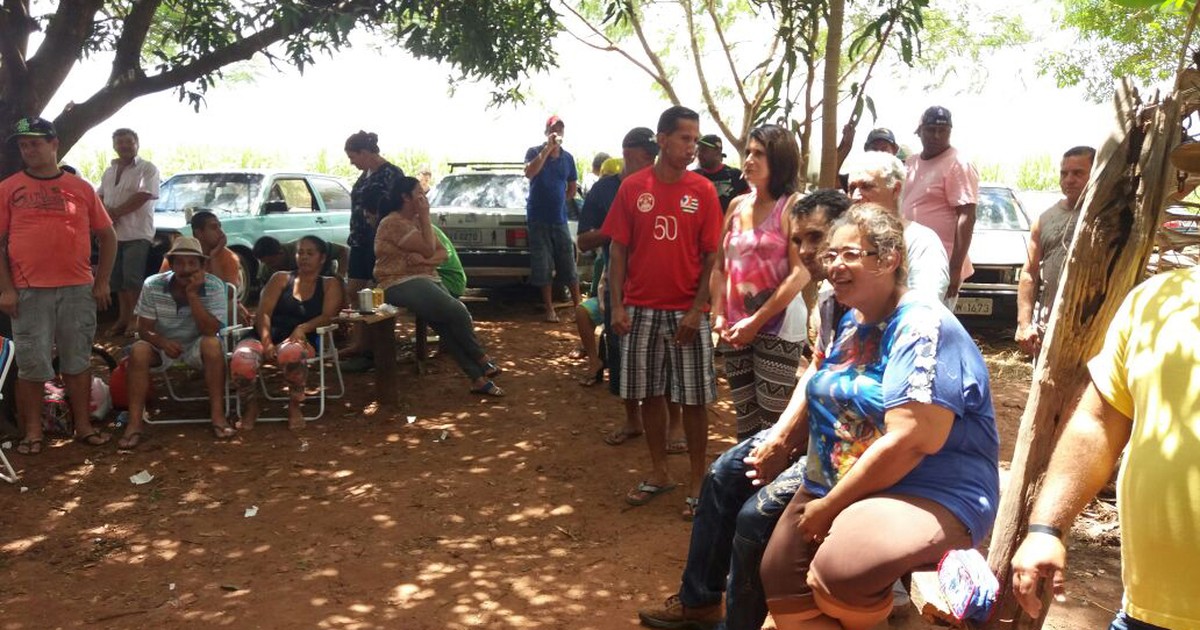 Integrantes da FNL invadem fazenda em Junqueirópolis - Globo.com