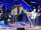 Coldplay faz show junto com Michael J. Fox, de 'De Volta Para o Futuro' 