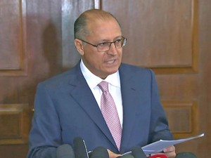 Alckmin dá coletiva no Palacio dos Bandeirantes após suspender reorganização escolar (Foto: Reprodução/ TV Globo)