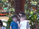Paizão! Ricky Martin leva os filhos a zoológico em Sydney