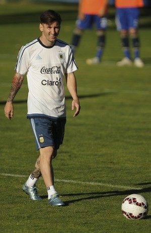 Messi treina com a seleção argentina (Foto: AFP)