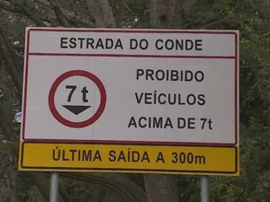 estrada do conde acidente caminhão ônibus Guaíba (Foto: Reprodução/RBS TV)
